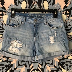 Vanilla star mid rise ripped jean shorts (size 5)